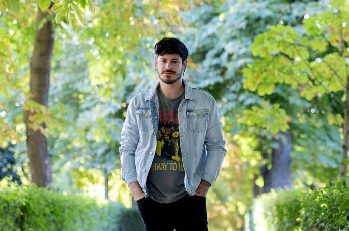 El cantante Cepeda durante una entrevista para Europa Press, a 13 de octubre de 2022, en Madrid (España). En 2017, el gallego participó en Operación Triunfo. Tras su salida,fichó por Universal Music Group con quien saca ahora su tercer disco Sempiterno