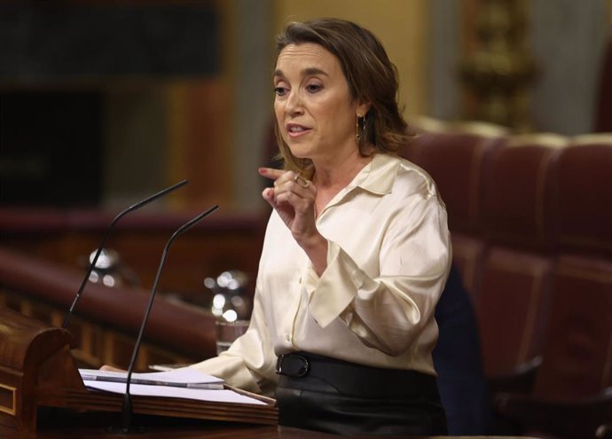 La portavoz parlamentaria del PP en el Congreso, Cuca Gamarra, interviene durante una sesión plenaria en el Congreso de los Diputados, a 13 de octubre de 2022, en Madrid (España). El presidente del Gobierno acude al Congreso para informar sobre la cumbr