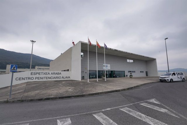 Archivo - Entrada del centre penitenciari de Zaballa, a Àlaba