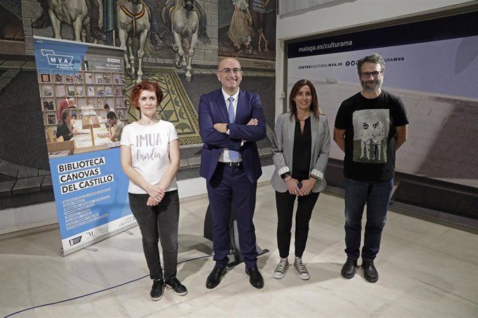 El diputado de Cultura, Manuel López Mestanza, junto a representantes de algunas de las instituciones y asociaciones que participan en las actividades del programa.