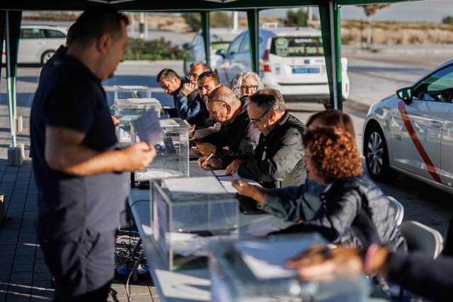 Taxistas de Madrid convocados a un referédum sobre el nuevo reglamento que ultima la Comunidad de Madrid