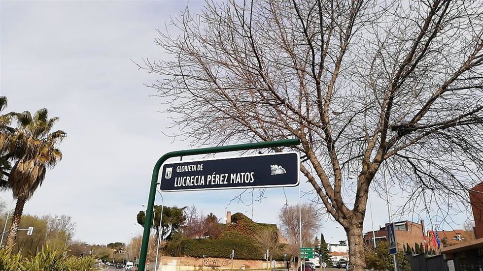 Archivo - Señal en Aravaca de la Glorieta que lleva el nombre de Lucrecia Pérez Matos, asesinada el 13 de noviembre de 1992, primera víctima mortal del racismo en España
