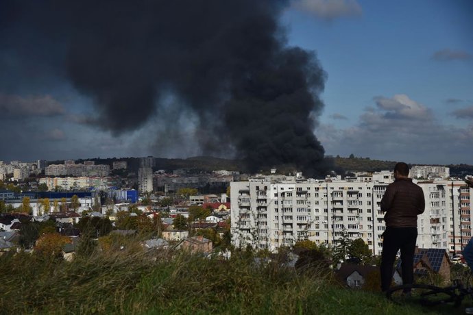 Columna de fum a la ciutat de Lviv