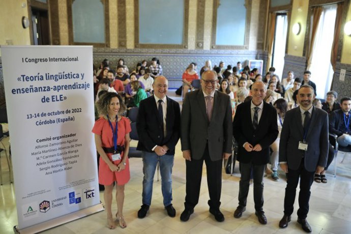 El rector de la UCO, Manuel Torralbo (centro), junto a los organizadores del congreso y autoridades académicas presentes en la inauguración del I Congreso Internacional del Español como Lengua Extranjera.