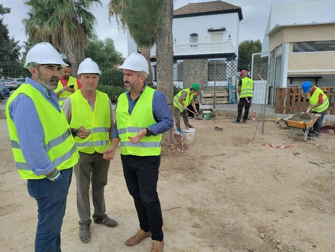 Javier Pizarro en una visita a unas obras del PFEA.