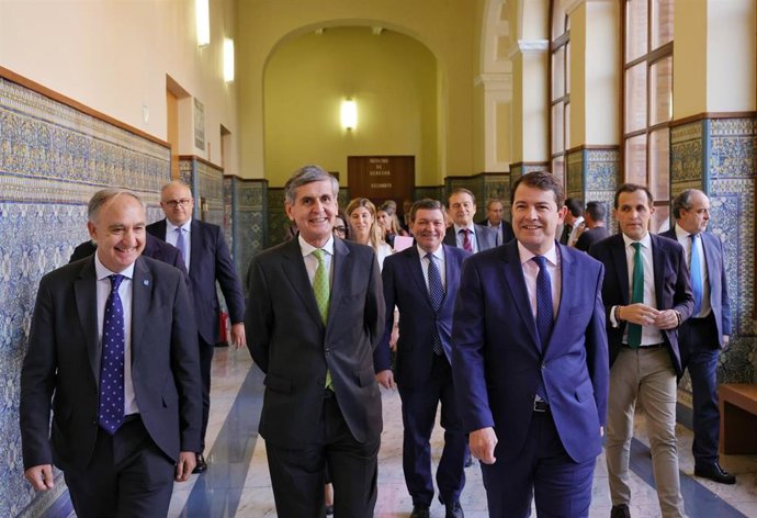 Antonio Largo (i), González-Trevijano Sánchez y Mañueco.