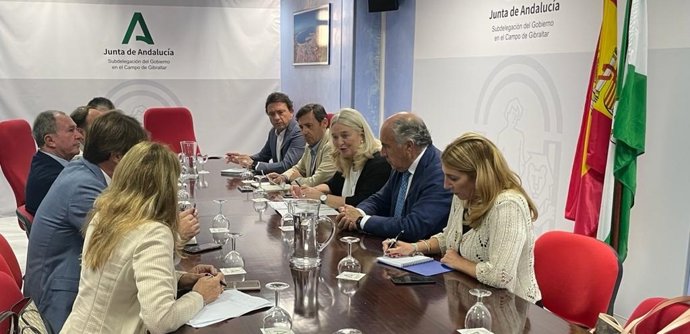Mercedes Colombo reunida con representantes de la AGI en Algeciras.