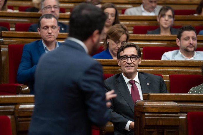El primer secretario del PSC, Salvador Illa mientras la intervención del presidente de la Generalitat, durante una sesión de control al Govern, en el Parlament de Catalunya, a 5 de octubre de 2022, en Barcelona, Catalunya (España). Durante su intervenci