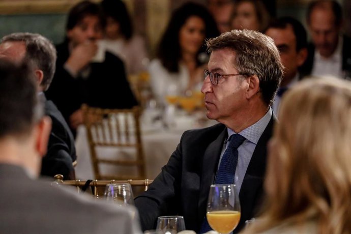 El presidente del PP, Alberto Núñez Feijóo, durante el desayuno informativo del secretario general de UGT, en el Casino de Madrid, a 13 de octubre de 2022, en Madrid (España). El desayuno está organizado por Nueva Economía Fórum.