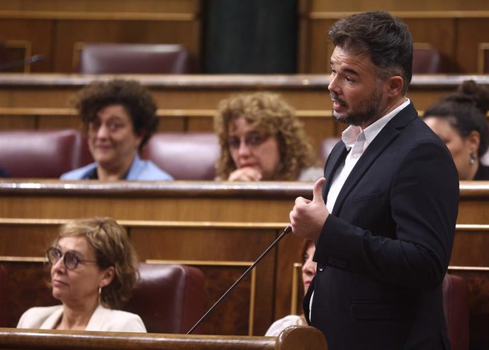 El portavoz de ERC en el Congreso, Gabriel Rufián, interviene durante la sesión de control al Gobierno