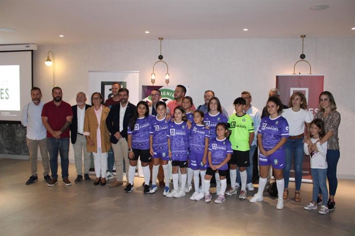 Fundación Abades patrocina el primer equipo de fútbol femenino del Poniente granadino.