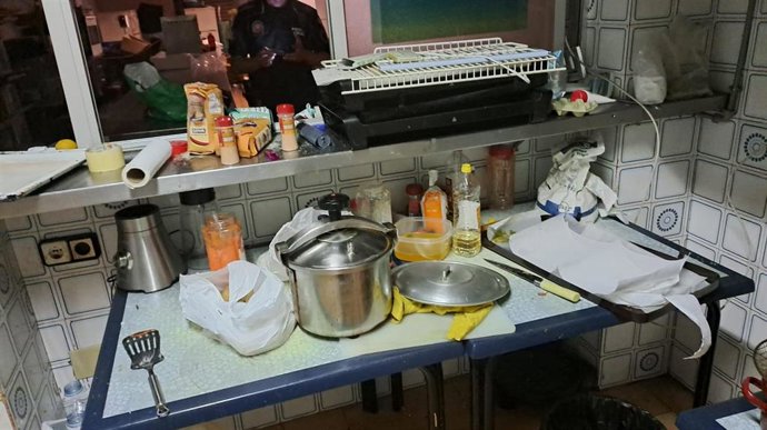 Archivo - Precintan en Elche una cocina ilegal sin suministro de agua y con restos de cucarachas