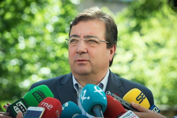 Archivo - El presidente de la Junta de Extremadura, Guillermo Fernández Vara, en una foto de archivo