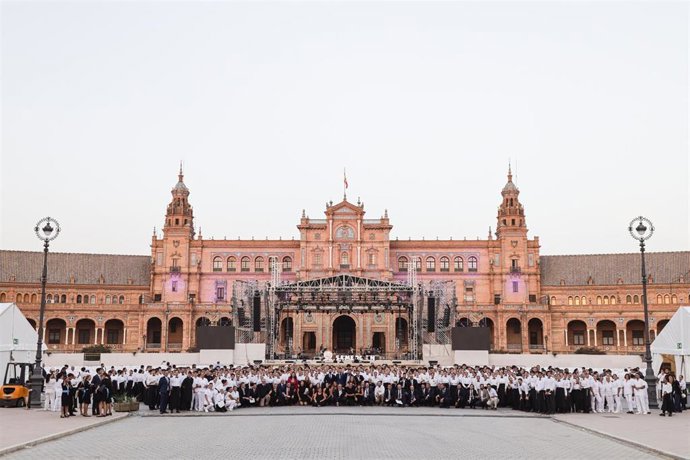 Cena organizada por Abades Catering en la Plaza de España de Sevilla.
