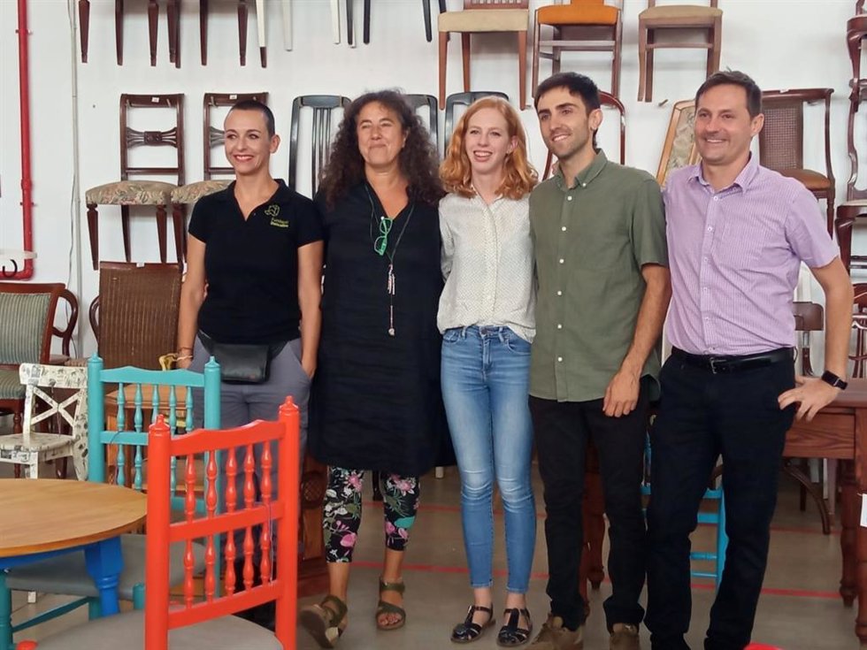 Deixalles colabora con 80 hoteles de Baleares para restaurar y dar un segundo uso al mobiliario.