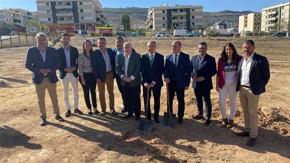 Acto de colocación de la primera piedra del nuevo parque de bomberos de Antequera