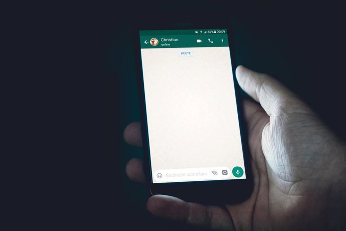 Archivo - VÍDEO: Así usan WhatsApp los estafadores para ganarse tu confianza y robarte el dinero con chantajes