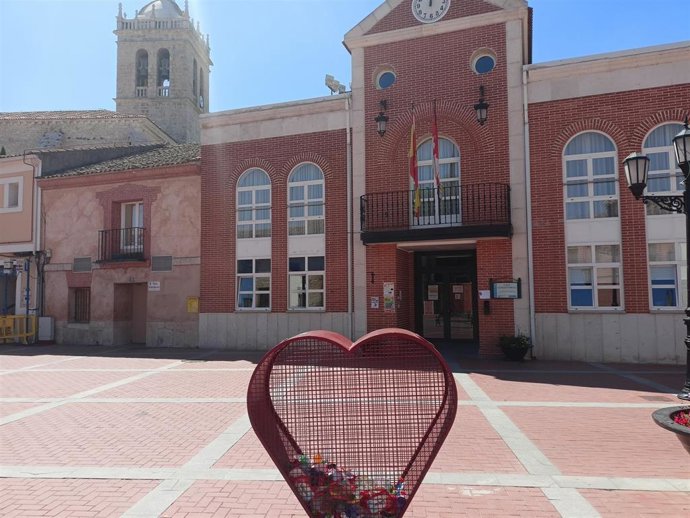 Fachada del Ayuntamiento de Aldeamayor de San Martín.
