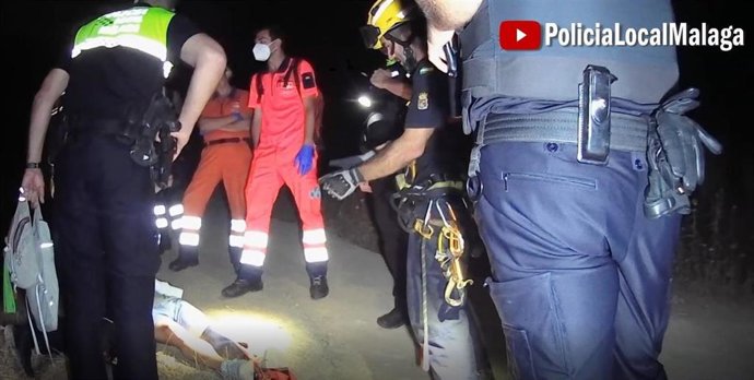 Rescatado tras caer cuando corría por el campo y sufrir lesiones en una pierna