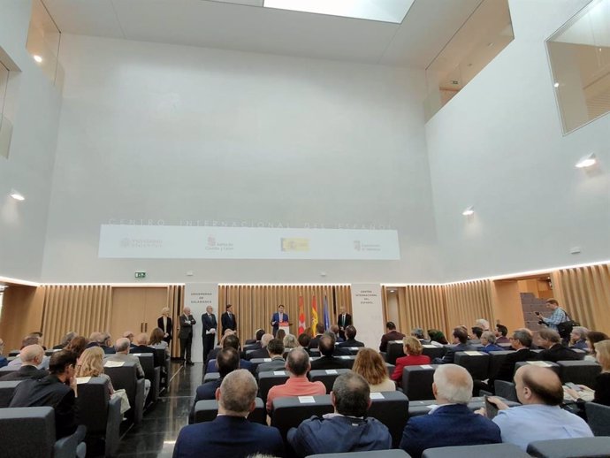 El presidente de la Junta de Castilla y León, Alfonso Fernández Mañueco, interviene en la inauguración del nuevo Centro Internacional del Español en Salamanca.