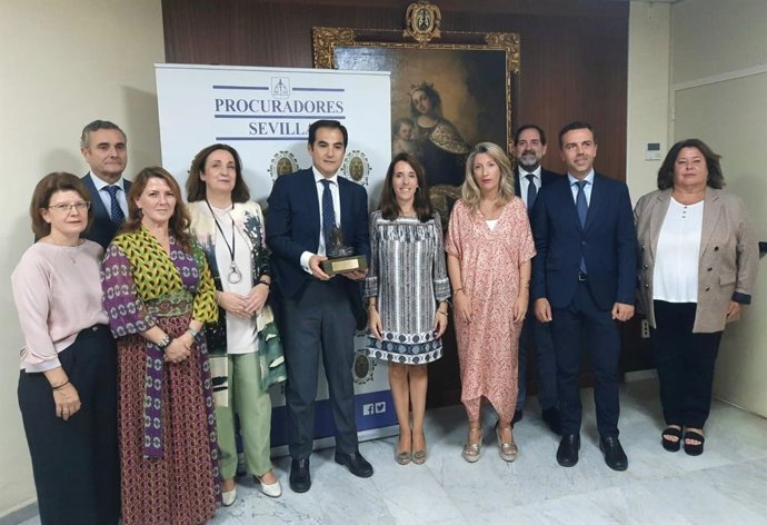 El consejero de Justicia, Administración Local y Función Pública, José Antonio Nieto, en la entrega del Premio Procuradora Ascensión García Ortiz del Colegio de Procuradores de Sevilla