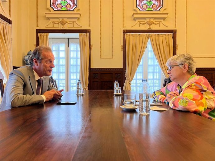Encuentro de la alcaldesa de Gijón, Ana González, con su homólogo de Aveiro (Portugal), Ribau Esteves