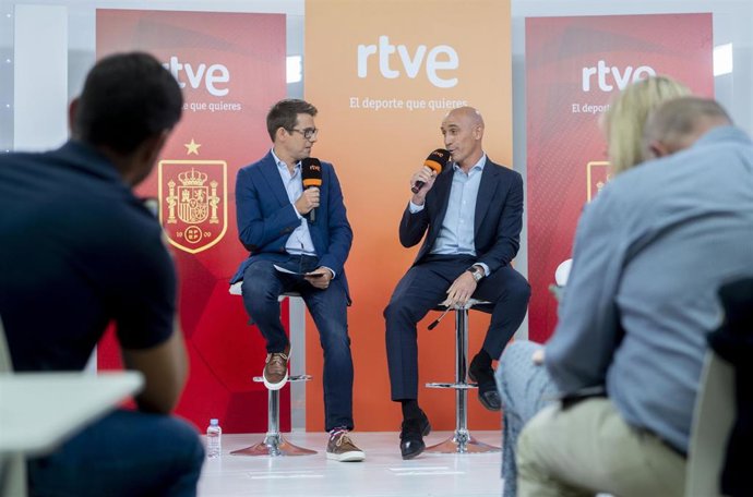 El presidente de la Real Federación Española de Fútbol, Luis Rubiales, durante la presentación de la canción oficial de la selección para el Mundial de Catar