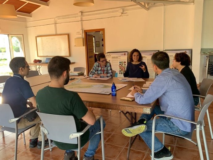 La secretaria autonómica de Transición Ecológica, Paula Tuzón, en una reunión para hacer balance de la situación del Parque y abordar las actuaciones de los próximos años