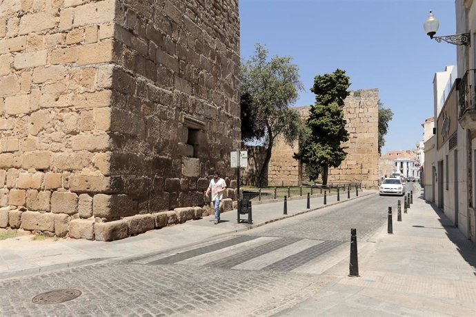 Archivo - Las obras de la nueva plataforma única de John Lennon y Graciano en Mérida se licitan por 1.263.000 euros 