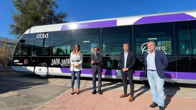 Presentación del primer autobús urbano que se incorpora a la flota de Jaén ciudad