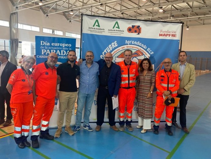 Autoridades en la celebración del ''#cardiomaraton061' con motivo del Día Europeo de concienciación ante la Parada Cardiaca.