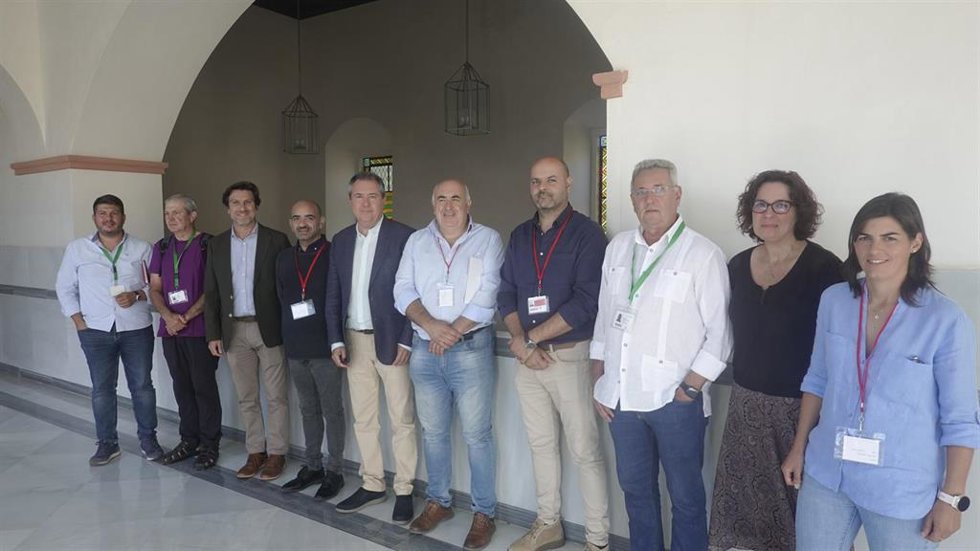 Reunión del secretario general del PSOE-A, Juan Espadas, con alcaldes y colectivos de la Cuenca Minera de Riotinto que demandan el cierre inmediato del vertedero de Nerva (Huelva).