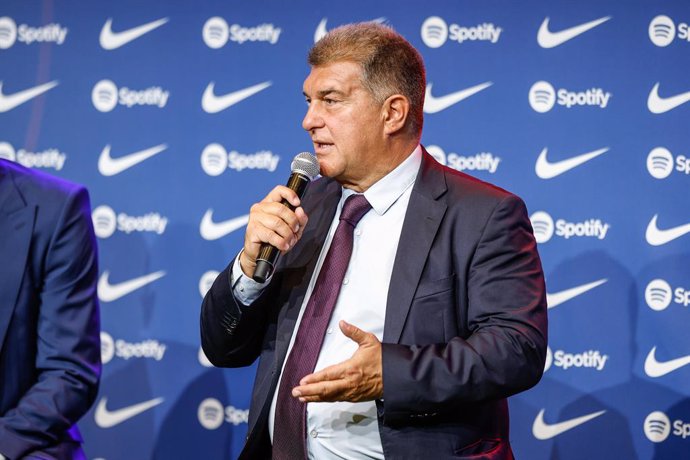 Archivo - Joan Laporta attends during the press conference after the presentation of Robert Lewandowski as new player of FC Barcelona at the Spotify Camp Nou Stadium on August 5, 2022, in Barcelona, Spain.