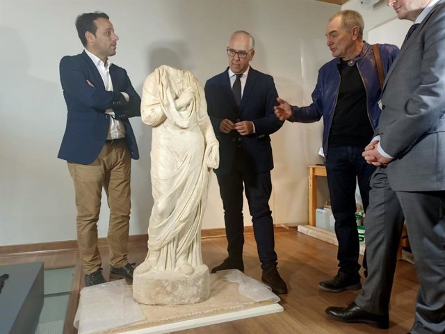 Presentación de la escultura hallada en Cástulo