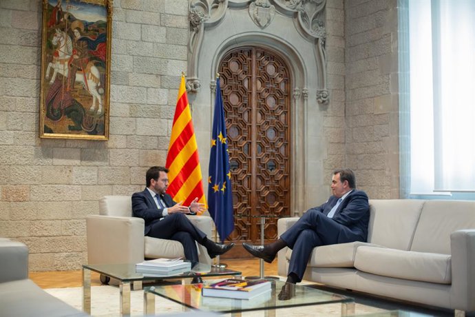 Archivo - El president de la Generalitat, Pere Aragons, i el vicepresident de la Comissió Europea, Margaritis Schinas