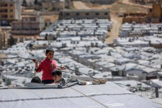 Archivo - Niños sirios en un campamento de refugiados en Líbano