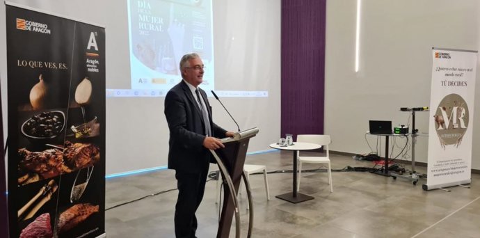 El consejero de Agricultura, Ganadería y Medio Ambiente del Gobierno de Aragón, Joaquín Olona, durante la jornada organizada con motivo del Día de la Mujer Rural.