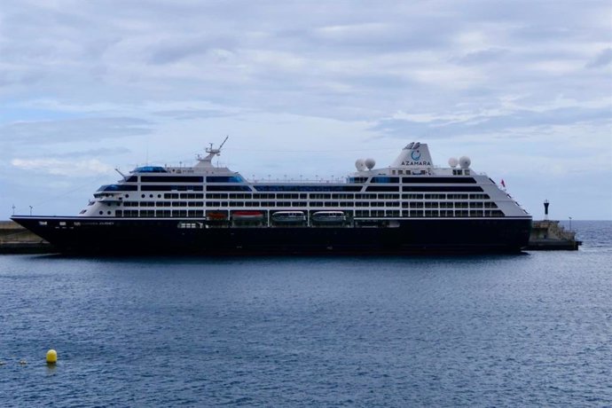 Crucero en el puerto de La Estaca, en El Hierro