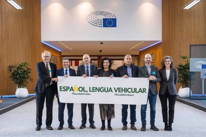 Asociaciones de Baleares como 'PLIS. Educación por favor' y Societat Civil Balear han participado en un acto en el Parlamento Europeo para denunciar públicamente el "atropello" al español en regiones bilingües.