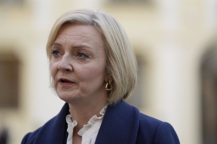 06 October 2022, Czech Republic, Prague: UK Prime Minister Liz Truss speaks to the media upon arrival to the Kramar's Villa, official residence of the Prime Minister of the Czech Republic, ahead of attending the European Political Community. Photo: Alis
