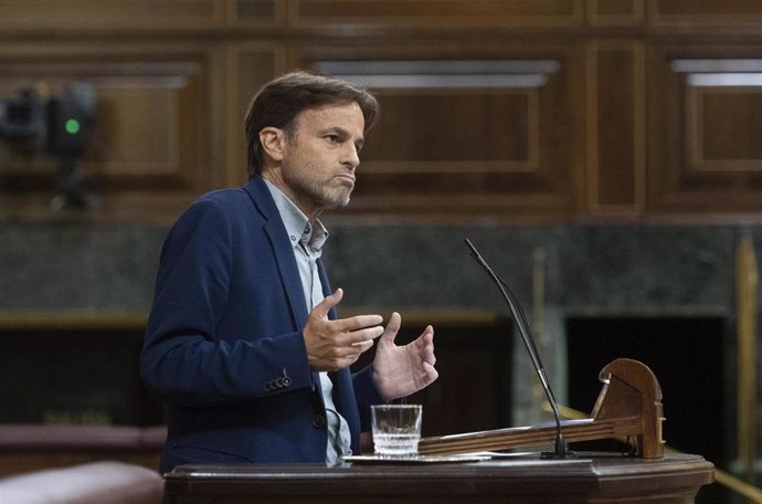 El presidente del grupo parlamentario de Unidas Podemos y En Comú Podem en el Congreso, Jaume Asens, interviene en una sesión plenaria, en el Congreso de los Diputados, a 15 de septiembre de 2022, en Madrid (España).