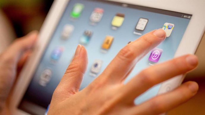 Archivo - Tableta digital en una imagen de archivo de una investigación