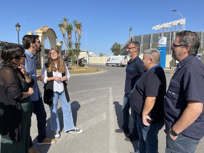 José Luis Bueno con el comité de empresa de Navantia Cádiz.