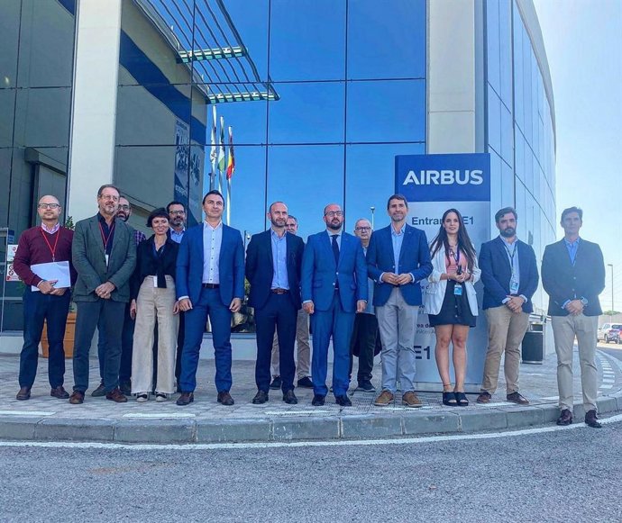 Germán Beardo con representantes de Airbus.