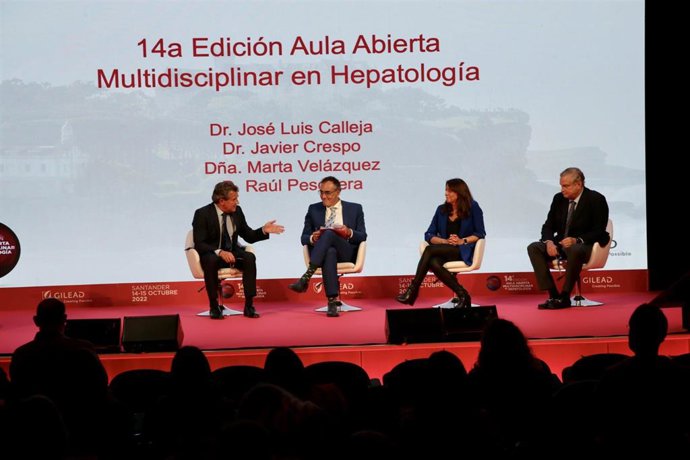 El consejero de sanidad, Raúl Pesquera, en la inauguración del Aula Abierta Multidisciplinar en Hepatología en el Paraninfo de la Magdalena