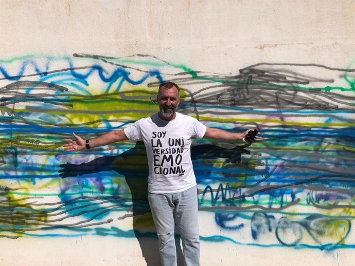 El artista Paco Perez Valencia.