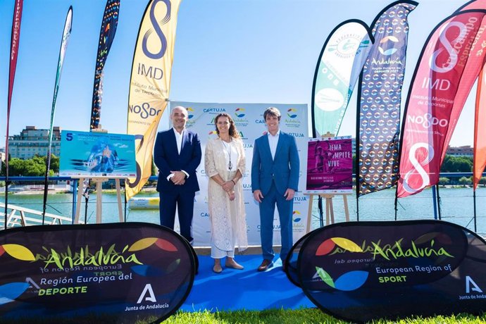 El presidente de la FAR, la directora general de Eventos e Instalaciones deportivas de la Junta y el delegado municipal de Transición Ecológica y Deportes.