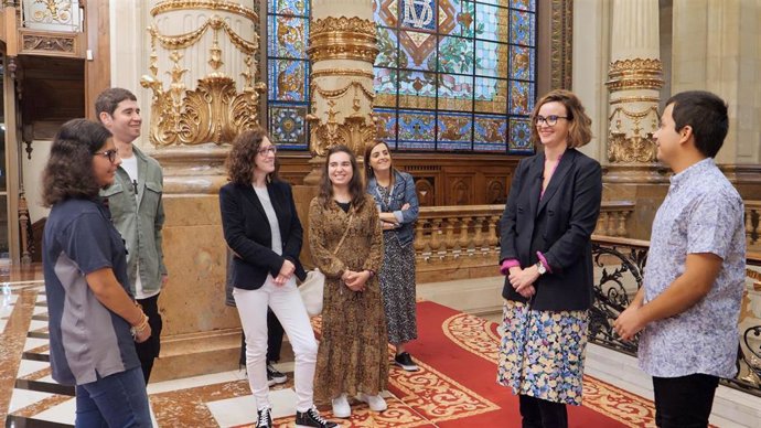 Las cinco personas con discapacidad intelectual que aprobaron la 2 OPE específica para el colectivo se incorporan a la Diputación