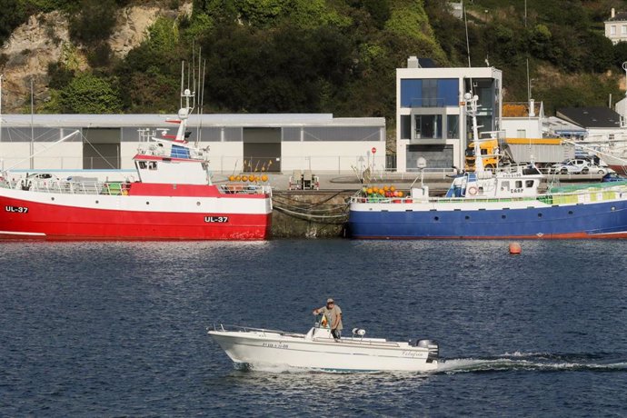 Barcos en el Puerto de Viveiro, a 3 de octubre de 2022, en Viveiro, Lugo, Galicia (España). El Gobierno sopesa recurrir ante el Tribunal de Justicia de la Unión Europea (TJUE) la decisión de Bruselas de vetar la pesca de fondo en zonas marinas protegida