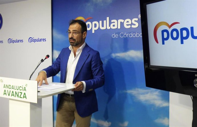 El portavoz del PP en la Diputación de Córdoba, Félix Romero, en rueda de prensa.
